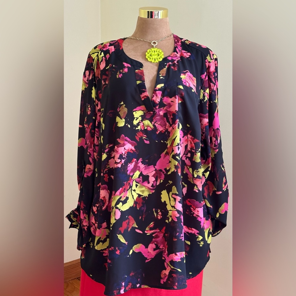 Ava & Vivi Black Pink Red Green Floral Print 3/4th Roll Sleeve Tab V Neck Sz 4X.